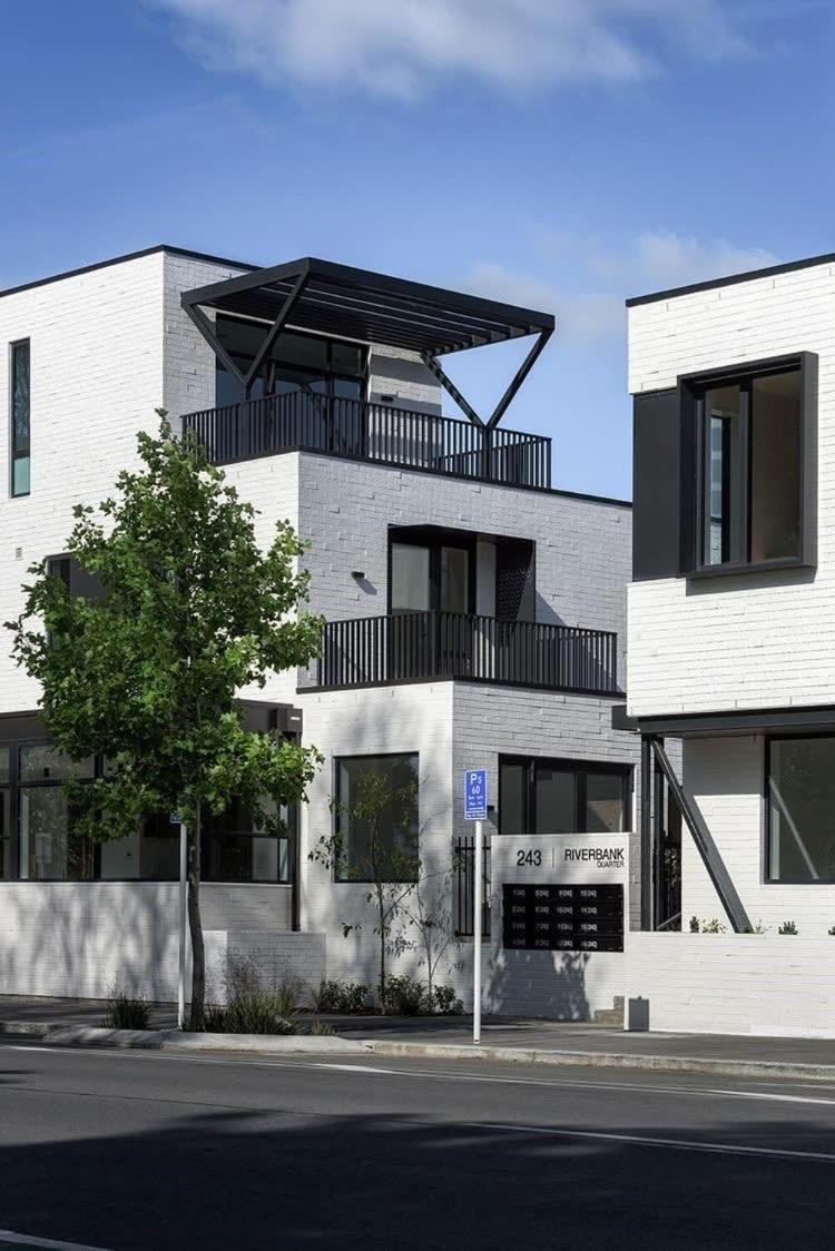 Chic And Contemporary Living At Cambridge Terrace Villa Christchurch Luaran gambar