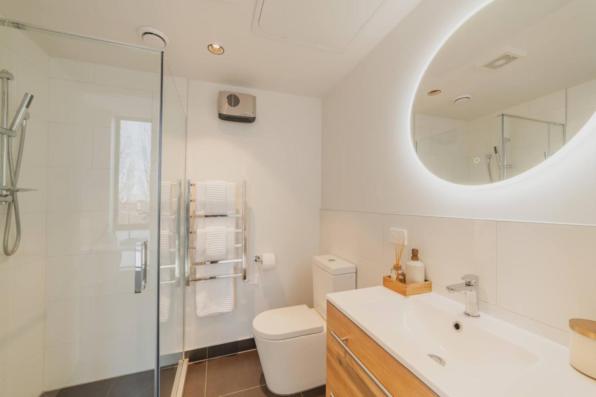 Chic And Contemporary Living At Cambridge Terrace Villa Christchurch Luaran gambar